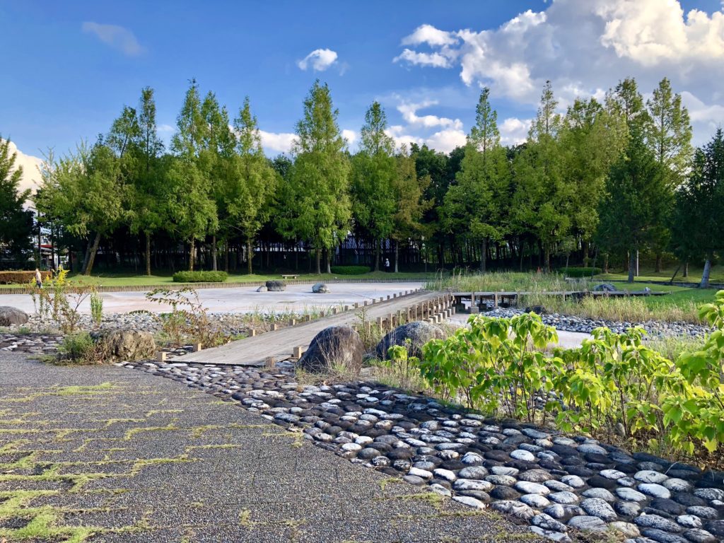 稲荷公園の池の桟橋