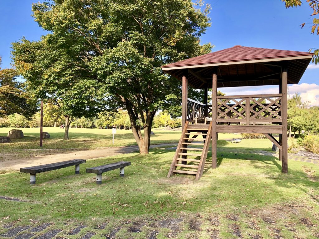 稲荷公園の休憩所