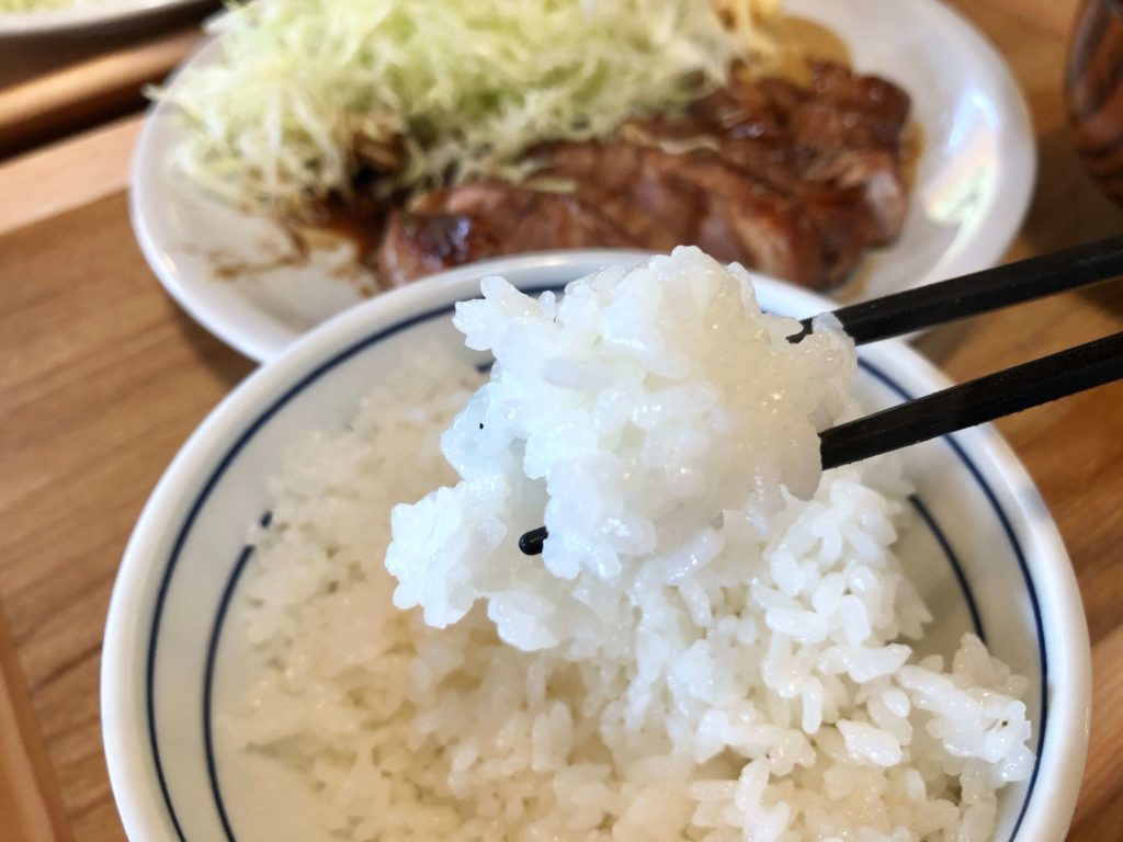 トンテキ定食の白米
