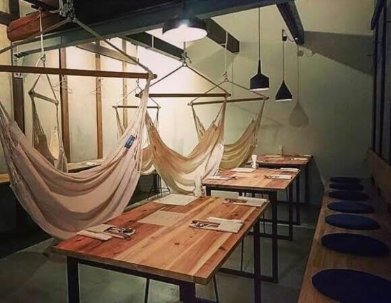 ハンモックカフェアマカの店内