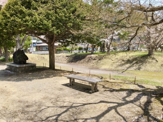 神岡城敷地ないのベンチ