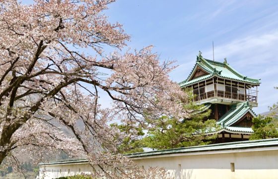 神岡城と桜