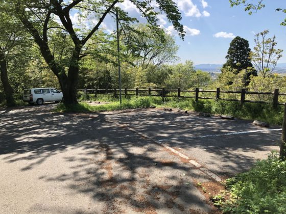 呉羽山展望台と道を挟んだ所にある駐車場