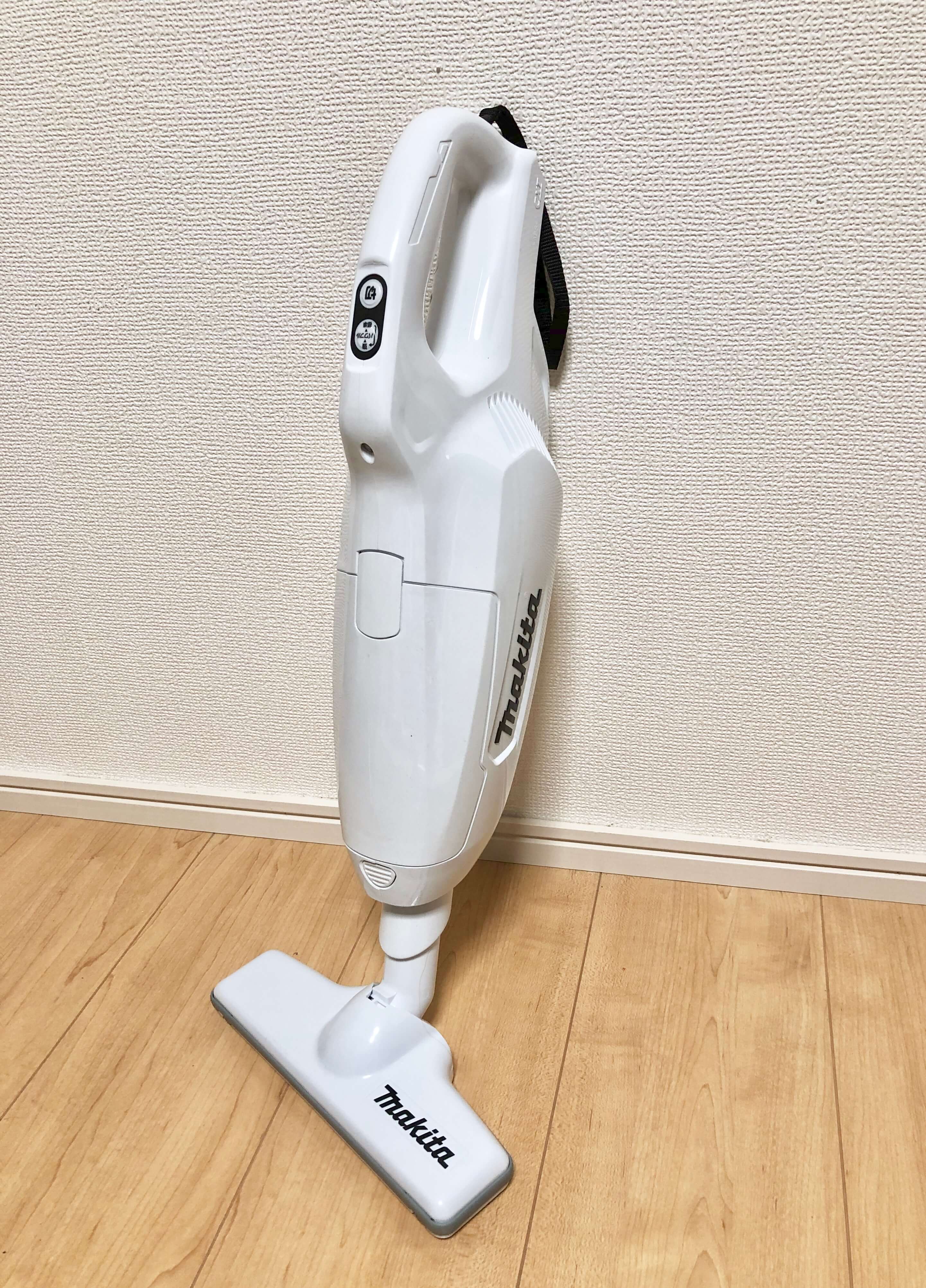 /ch
という訳で、現在は「フロア・じゅうたんノズル(じゅうたんノズルDX)部品番号:A-59950」は全く使っていません。
付属のノズルがダメになった場合のスペアとして持っておきます。
ダメになることは滅多にないと思いますが…
② 本体だけでは自立しない
![